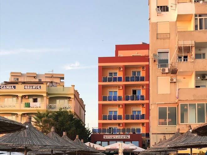 Hotel 3 Vellezerit Image