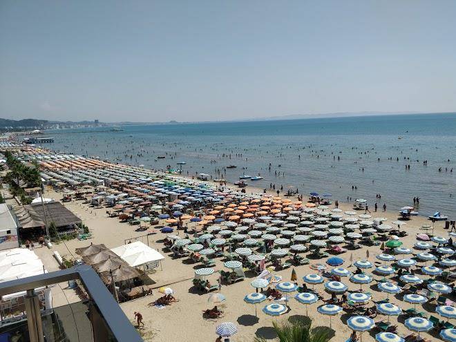 Vila one beach hotel