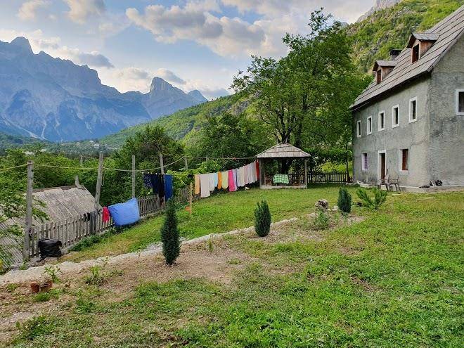 Bujtina leke gerla