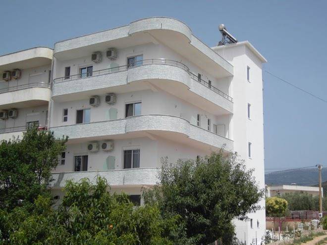 Family hotel haruni & family