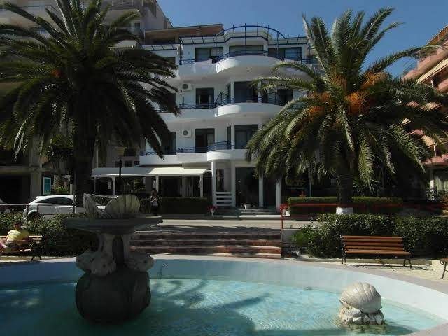 Hotel ari