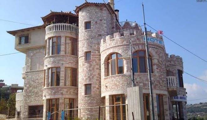 Hotel castle
