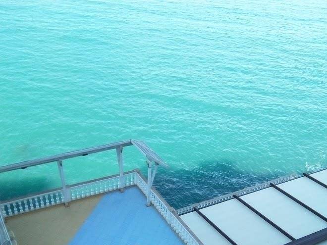 Blue wave hotel
