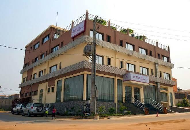Hotel 4 petalas