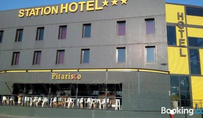 Station hotel