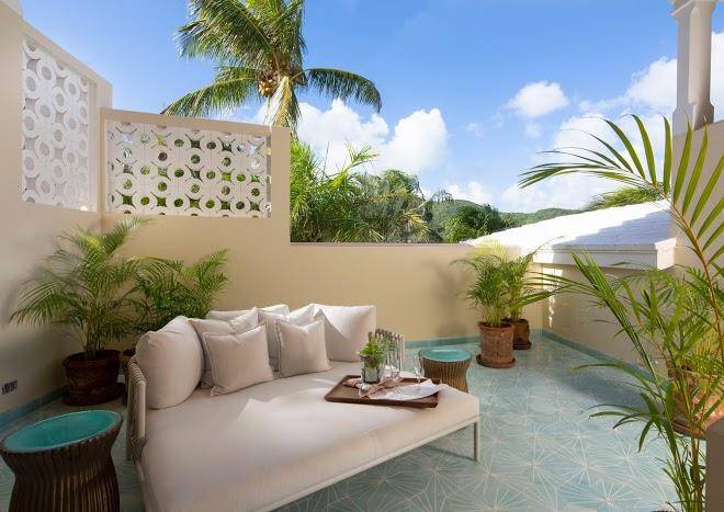 Curtain bluff