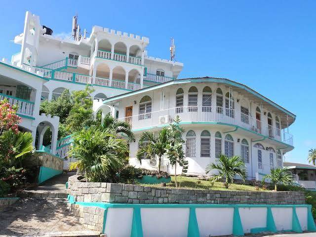 Jolly castle hotel