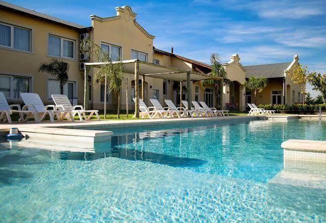 Hotel howard johnson trenque lauquen