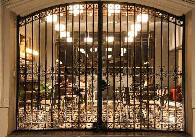 Patio de moreno hotel