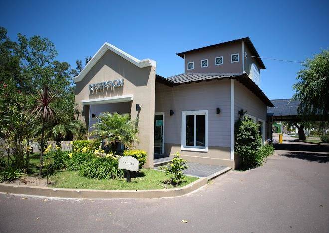 Howard johnson san pedro marinas
