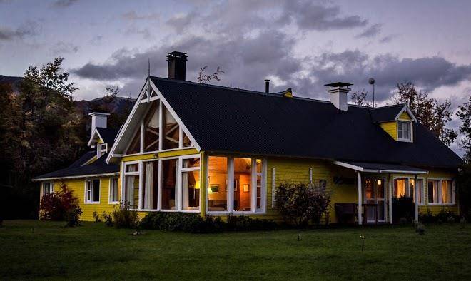 Hosteria del pedregoso lago cholila
