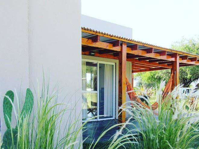 Cabanas & yoga complejo bandera blanca