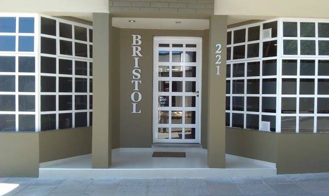Hotel bristol abierto todo el ano