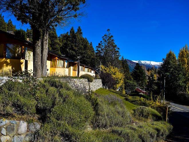Cabanas nieve y lagos patagonicos