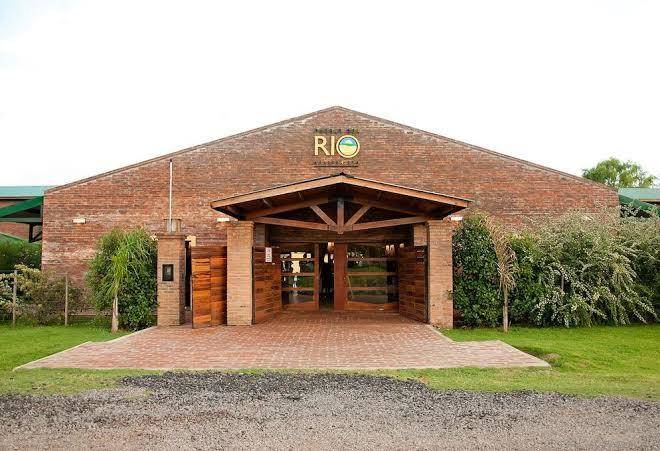 Complejo pueblo del rio