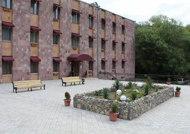 Diligence Hotel Image