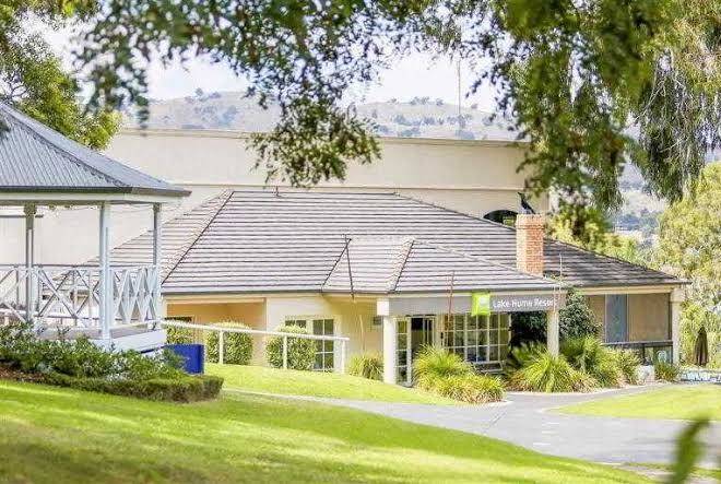 Lake hume resort