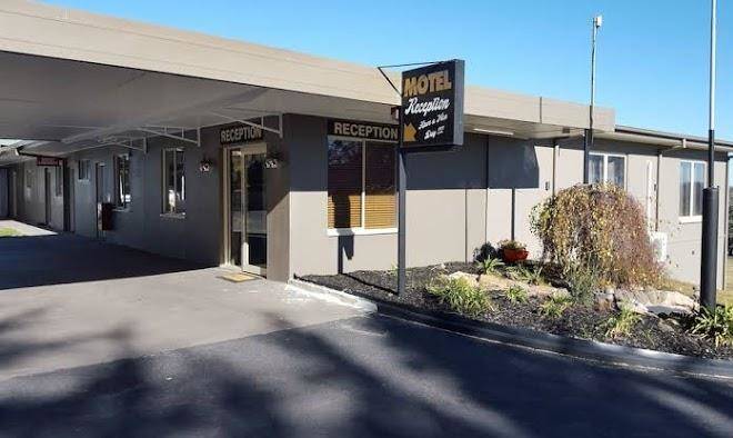 Gold panner motor inn