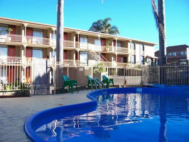 Town centre motor inn