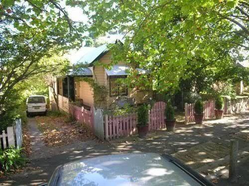 Leura lady