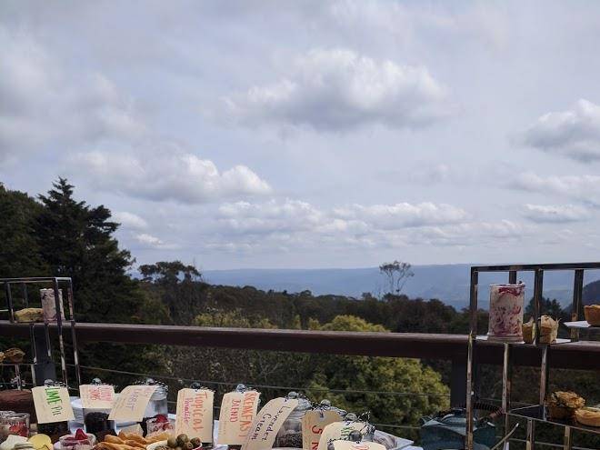 Narrow Neck Views Image