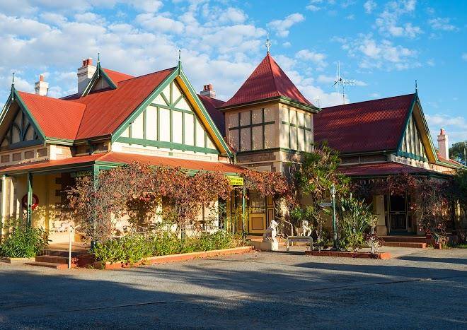 Lodge outback motel