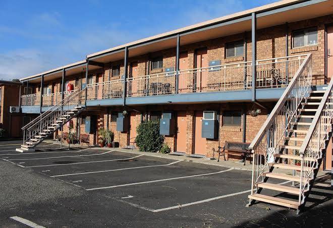 Bridge view motel