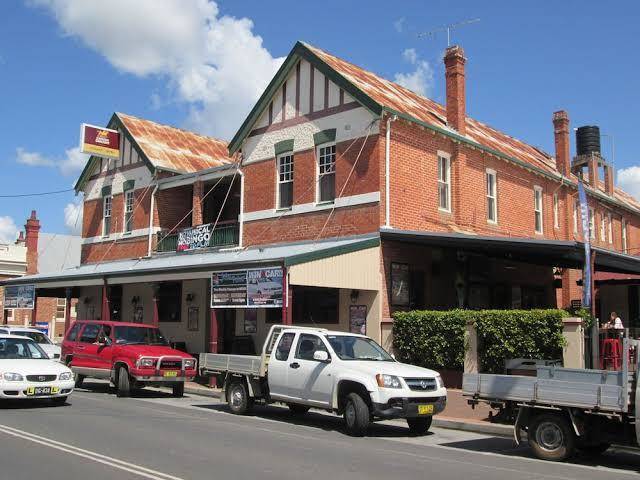 Maclean hotel