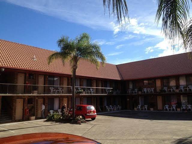 Royal Palms Motor Inn Image
