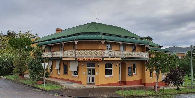 Settlers arms