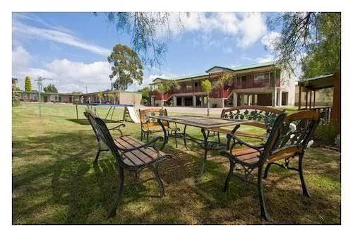 Luhana Motel Moruya And Horse Stables Image