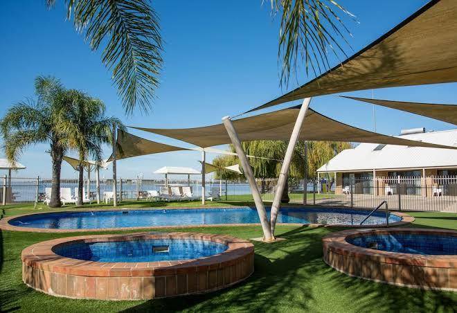 Lake edge resort
