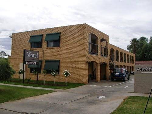 Lake mulwala hotel