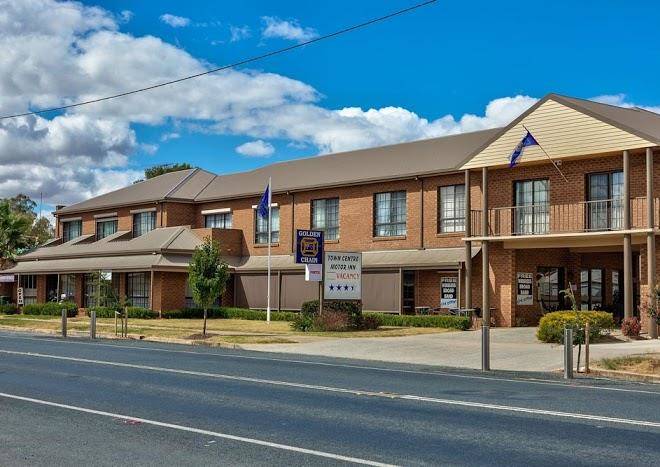 Holbrook town centre motor inn