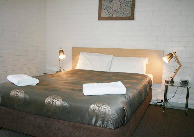 The plains motor inn