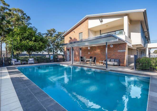 Hawkesbury race club motel