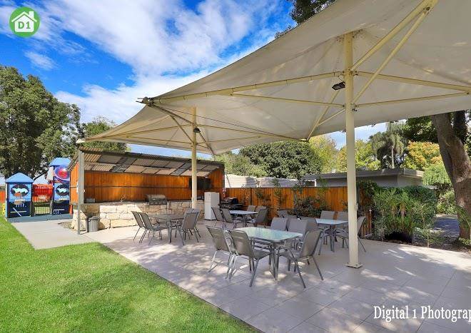 Hawkesbury riverside gardens