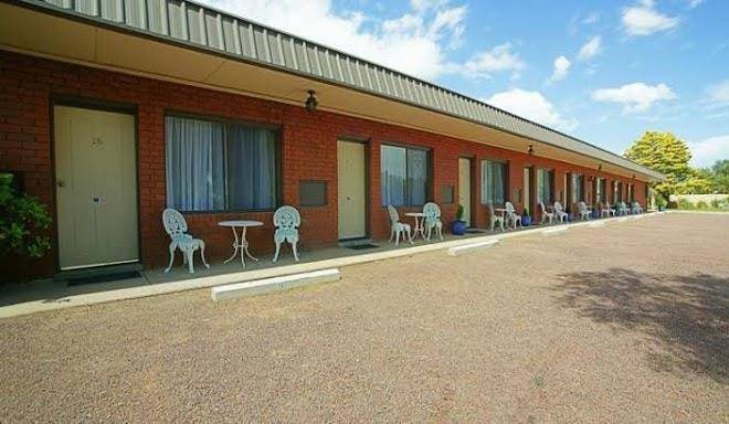 Golden Chain Nicholas Royal Motel Image