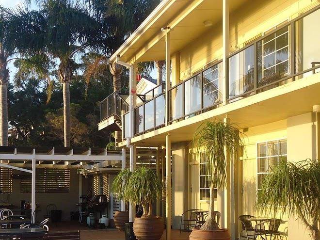 Squid's ink motel