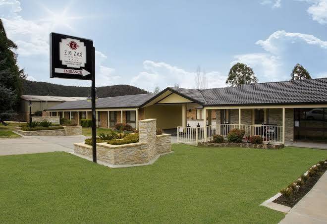 Zig zag motel
