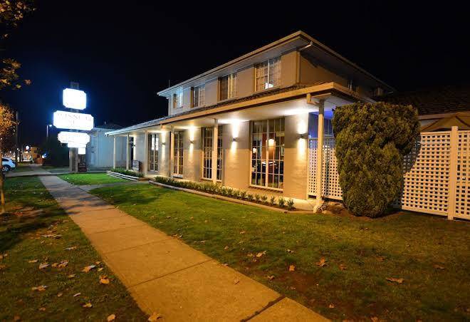 Winning post motor inn