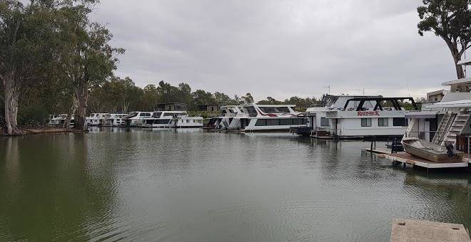Deep creek marina hotel