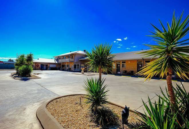 Club motor inn & sporties club