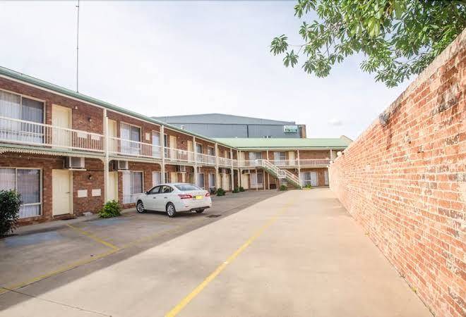 Henry parkes motor inn parkes