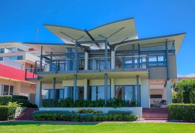 Stay port stephens sails on the beachfront