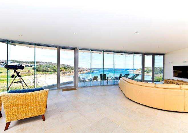 Stay port stephens whale view