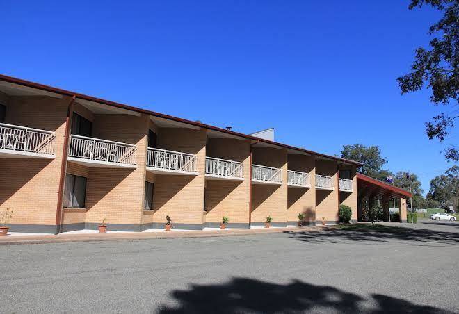 Charbonnier motor inn & restaurant singleton