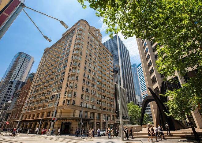 Mantra 2 bond street sydney