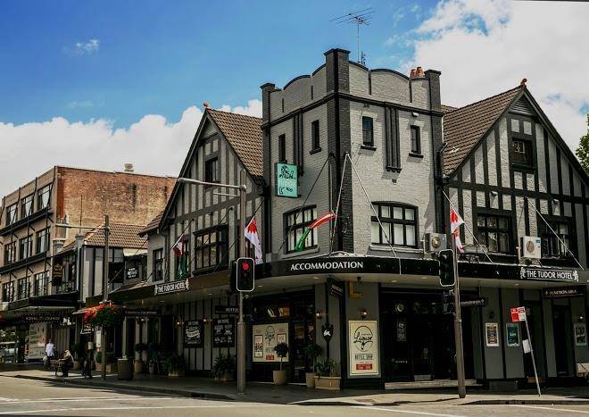 Tudor hotel redfern
