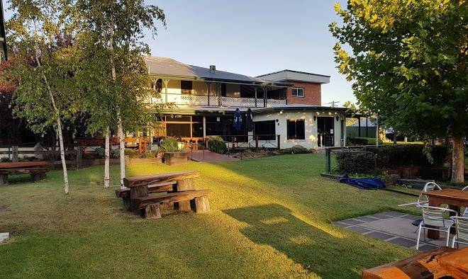 Bendemeer hotel